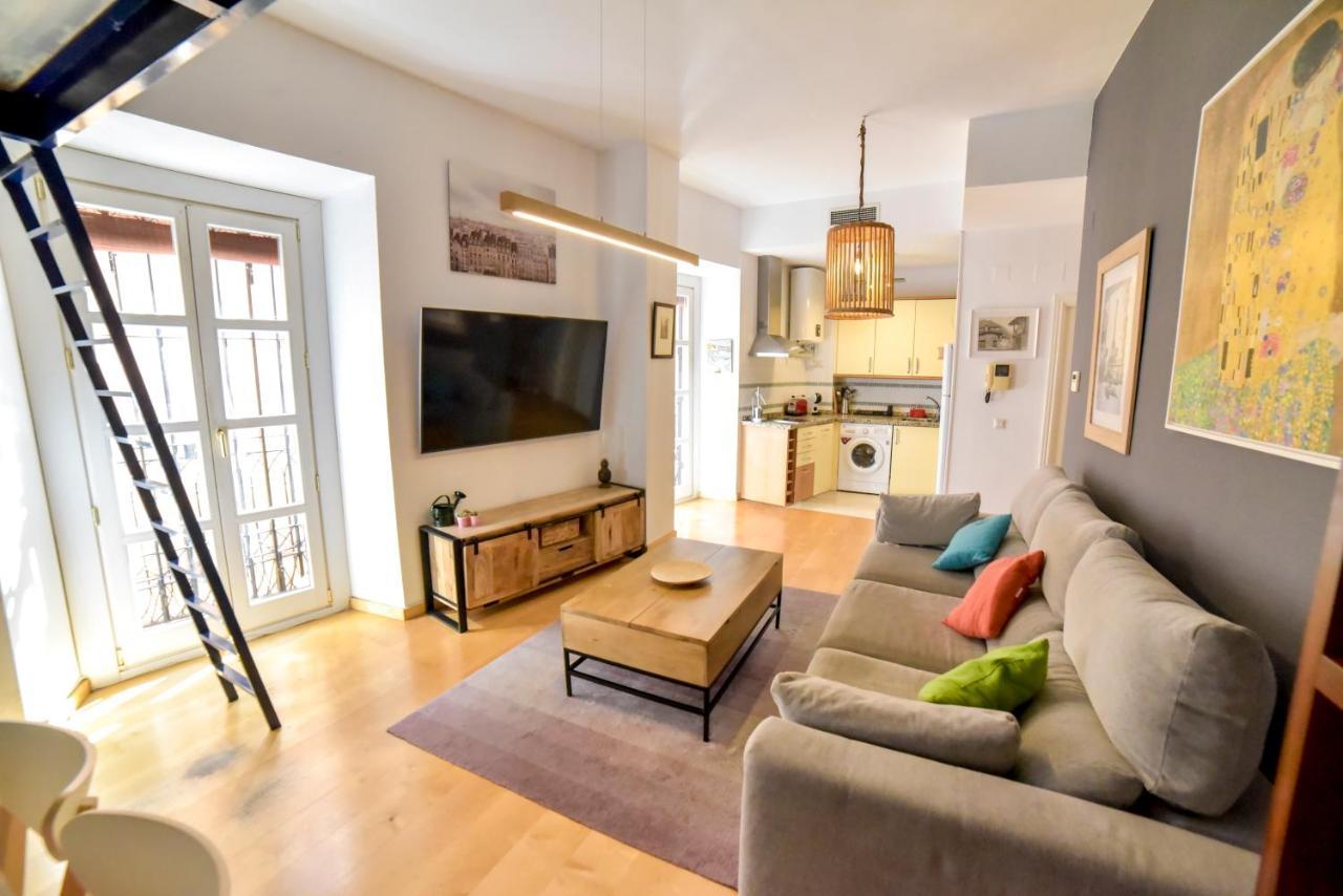Peace, Pool & Parking At Centre Apartment Seville Luaran gambar