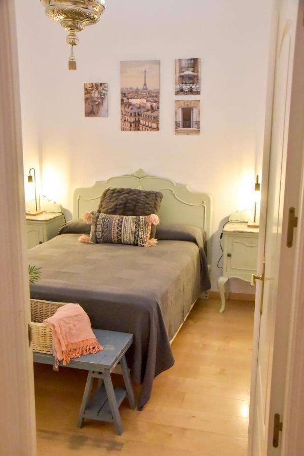 Peace, Pool & Parking At Centre Apartment Seville Luaran gambar