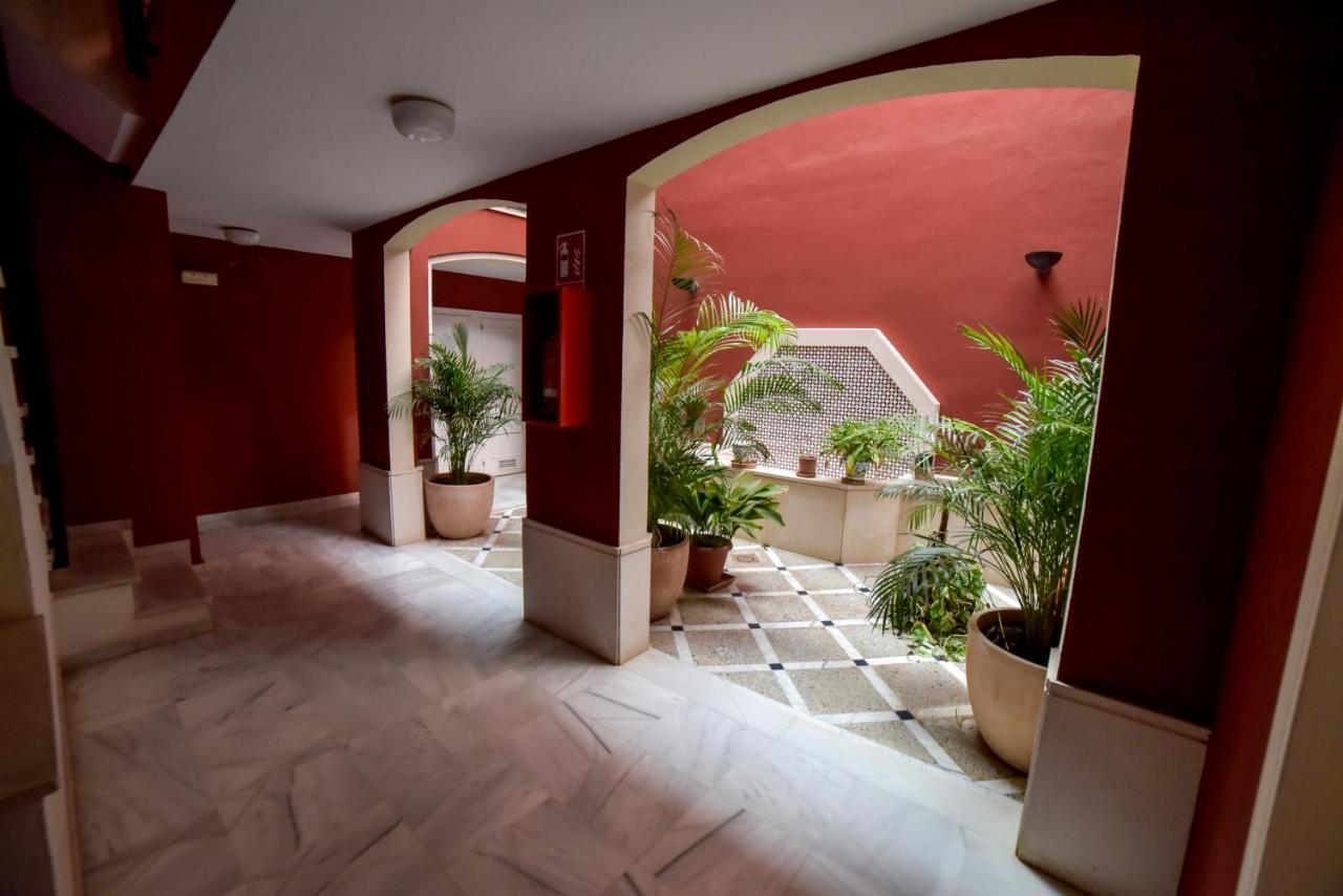 Peace, Pool & Parking At Centre Apartment Seville Luaran gambar