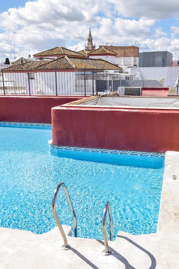 Peace, Pool & Parking At Centre Apartment Seville Luaran gambar