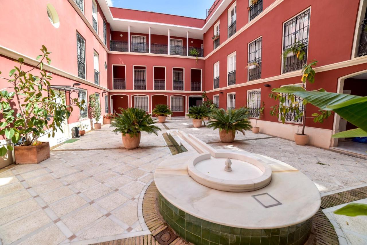 Peace, Pool & Parking At Centre Apartment Seville Luaran gambar