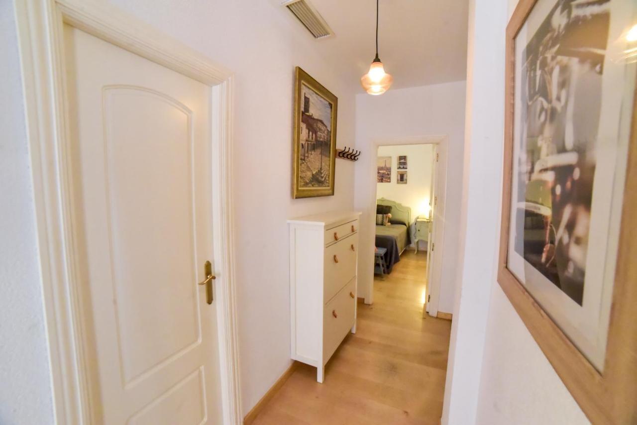 Peace, Pool & Parking At Centre Apartment Seville Luaran gambar